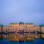 Astonishing luxury apartment near Schönbrunn&Westbahnhof
